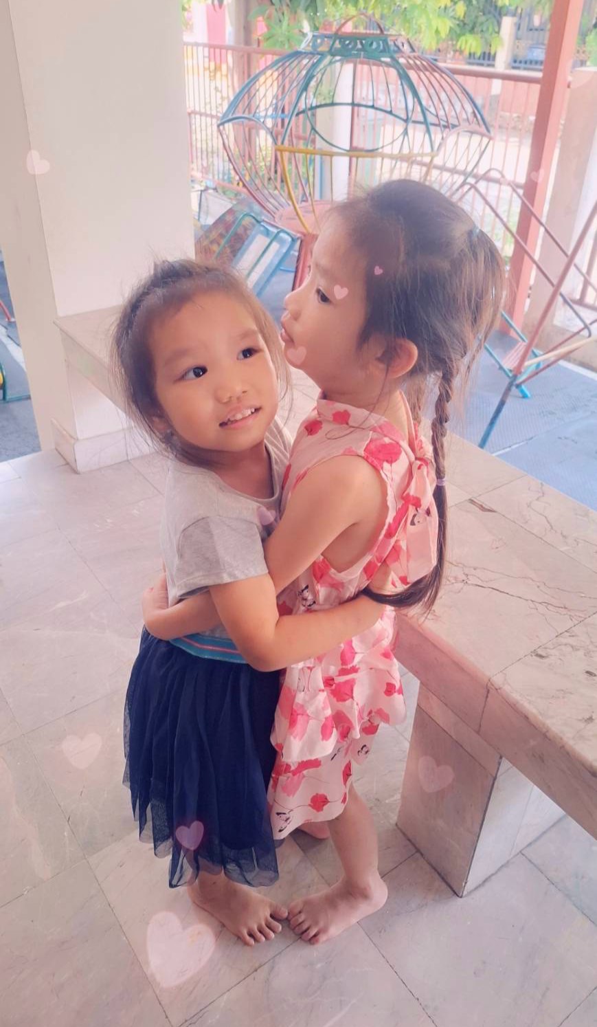 ผู้ปกครองน้องแก้วตาและน้องแก้มใส ใช้บริการศูนย์รับเลี้ยงเด็ก